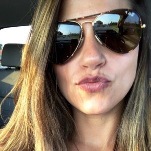 Meet your Posher, Ariel